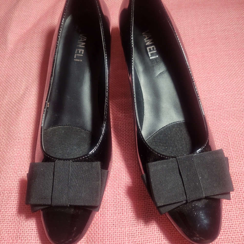 Vaneli Black High Gloss Bowed Shoes